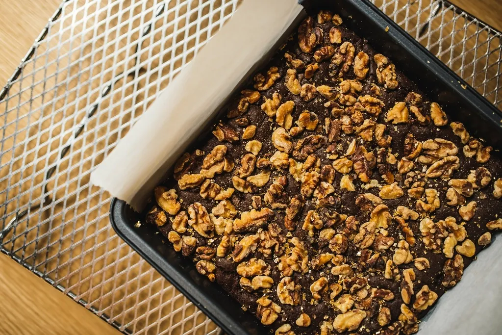 Brownie de chocolate recién horneado