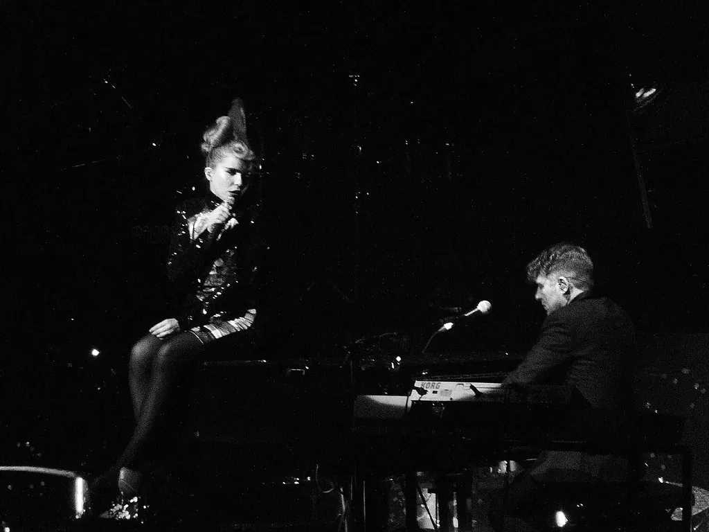 Concierto de jazz en directo con luz tenue